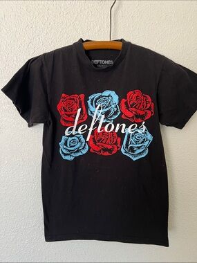 Deftones Black Band Tee with Red & Blue Roses   Small